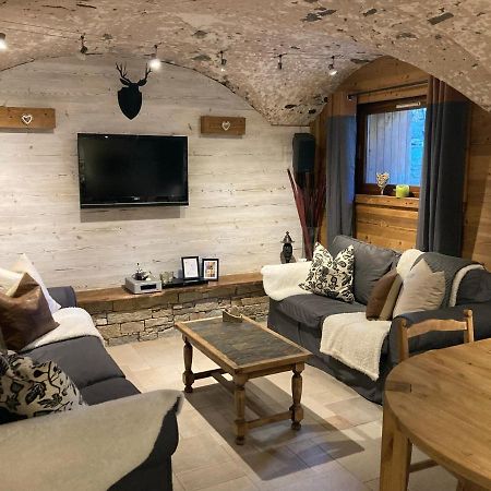 Two Bedroom Apartment La Voute, Chandon Near Meribel - Sleeps 4 Adults Or 2 Adults And 3 Children Les Allues Екстер'єр фото