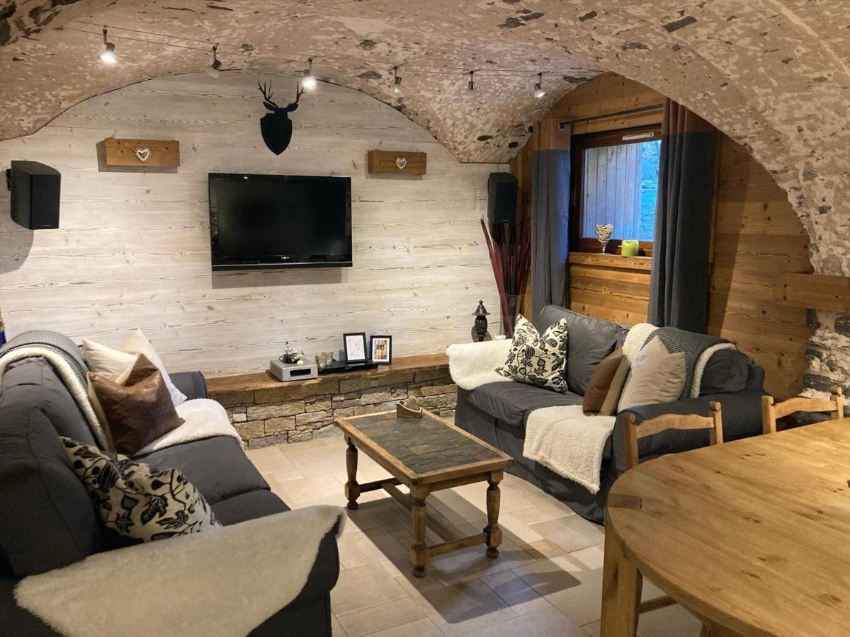 Two Bedroom Apartment La Voute, Chandon Near Meribel - Sleeps 4 Adults Or 2 Adults And 3 Children Les Allues Екстер'єр фото